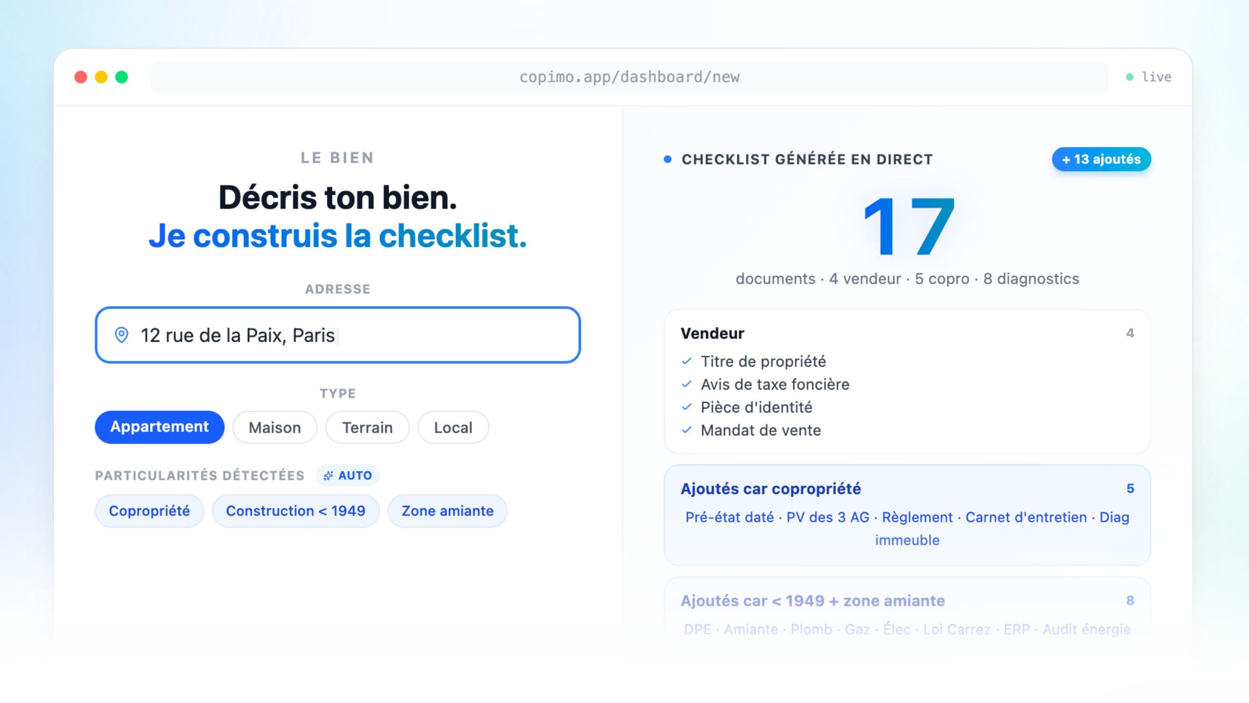 Agent immobilier en visite avec un client, ordinateur portable ouvert sur des outils d'IA en arrière-plan